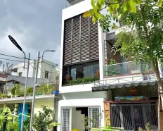 Nhà 3 tầng ô tô đậu đỗ ngay công viên sát bến xe trung tâm