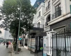 Tòa nhà mới hoàn thiện đẹp. DT 120m2, mặt tiền 08m, 05 tầng, thang máy, điều hòa âm trần full