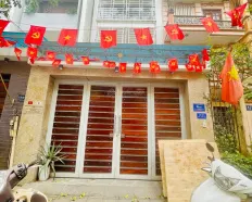 Cho thuê nhà Xuân La - Ô tô vào nhà - DT 65m2 x 5 tầng 6 phòng, 20 triệu/th