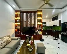 Cho thuê nhà Chùa Láng DT 40m2 5 tầng 4PN full đồ 14 triệu vào ngay