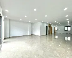 Văn phòng tầng DT 7 x 20m, ngăn sẵn vách kính, hầm xe giá chỉ 14 triệu/th