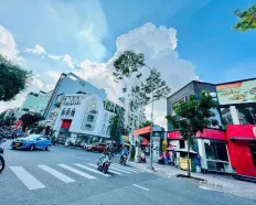 Bán khuôn đất khan hiếm Quốc Hương vị trí ngay Xuân Thủy, 9x26m CTXD: hầm 7 tầng, giá: 72 tỷ