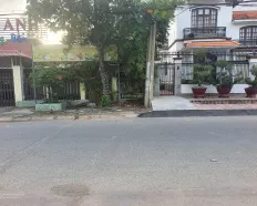 Chính chủ cần bán lô đất mặt tiền Sông Sài Gòn, đường Số 10, hướng Đông Nam, kế nhà hàng Bên Sông