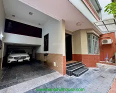 Ngôi nhà mới, hiện đại, 5 phòng ngủ, có gara ở Tây Hồ cho thuê, đầy đủ đồ đẹp