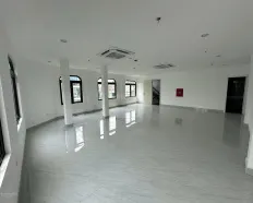 Cho thuê nhà phố Nguyễn Văn Trỗi, DT 80m2 x 7.5 tầng, MT 6m, lô góc, thông sàn, thang máy, PCCC!