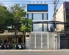 Nhà cho thuê nguyên căn 181/4A Đường 3/2 đối diện Hoà Bình. DT: 4,5 x 18m, 3 lầu. LH: 0938 668