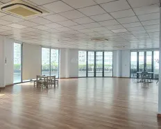 Cho thuê tầng 1 tòa nhà văn phòng góc 2 mặt tiền đường Lê Thị Chợ, Phường Phú Thuận Quận 7 giá tốt.