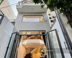 Cho thuê nguyên căn khu trung tâm gần Xuân Thủy (4x16m) 1 trệt 3 lầu. Giá thuê 52tr/th
