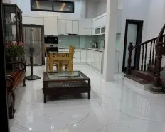 13,5 triệu Nhà nguyên căn Bồ Đề 4 ngủ full đồ gần trường QT WellSpring