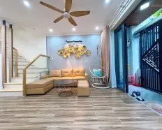 Nhà 2,5 tầng kiệt Hoàng Diệu. Hải Châu cách chợ Hoàng Diệu 20m - Dt 45m2 - Nhà gồm 3PN, 2 wc