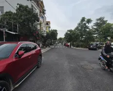 Cho thuê nhà cấp 4 Bát Khối - gần AEON Long Biên. 250m2, MT:11m - ô tô tránh.