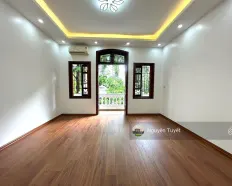 Cho thuê nhà Mạc Thái Tổ- Trung Kính đôi- Cầu Giấy: 50m²x 5 tầng, thông sàn ô tô đỗ- Giá thuê 18tr