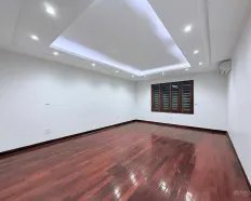 Cho thuê nhà ngõ 1 nguyễn hoàng tôn,tây hồ,DT 100M * 5 Tầng,thang máy,giá 40 triệu,LH 0968 120