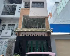 Cho thuê nhà hướng Đông tứ trạch 4 tầng 5 phòng lớn gần KTX Giao Thông Vận Tải, Chợ Đo Đạc Quận 2
