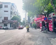 MBKD khu vực kd sầm uất, giá hợp lý vỉa hè rộng phù hợp kd sạch sẽ dt55m mt4m giá thuê 13tr/1thg