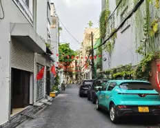 Cho thuê nhà giá rẻ, căn góc cực thoáng, thích hợp ở, kinh doanh, gần chợ Hoàng Hoa Thám, nhà ga T3