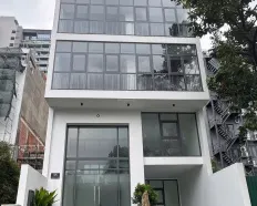 Cho thuê văn phòng 8x18m hầm - 4 tầng sàn trống. Giá thuê 70tr/th, LH Quân 0901 380