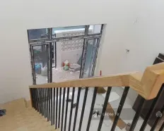 Nhà gác lửng đúc kiệt xe tải vào ở ngay