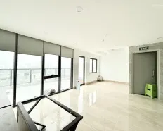 Cho thuê mặt bằng rộng hơn 200m2. Tòa nhà mới hiện đại. View đẹp. Ngay Hội Chợ Triển Lãm