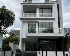 Cho thuê nhà xây mới 100% có hầm 3 lầu thang máy kết hợp ở văn phòng công ty ngay gần sông Sài Gòn