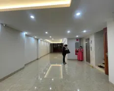 Cho thuê sàn văn phòng phố Lý Nam Đế, DT 100m2, MT 5m, thang máy, ô tô đỗ cửa, giá 15tr
