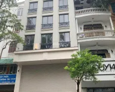 Cho thuê nhà Trần Thái Tông, Trương Công Giai 145m x 6T, mặt tiền 8m, thang máy, oto vào nhà 3 cái.