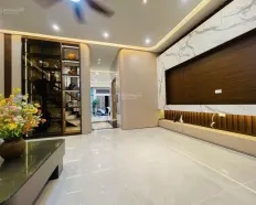 Gara ô tô! Cho thuê nhà phân lô Hoàng Quốc Việt, 55m2, 5T, làm VP, Spa, dạy học, nha khoa.