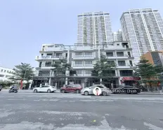 Cho thuê nhà Hoàng Quốc Việt, 110m2, 5 tầng, thang máy, nhà mới, 65Tr