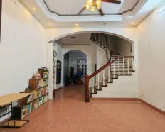 Cho thuê nhà sân vườn cực chill Tứ Liên Hồng Hà, gần Hồ Tây, giá 13 triệu/tháng