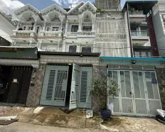 Cho thuê nhà có sân đậu xe 4PN giáp Quận 7 ở liền