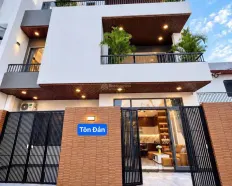Nhà 3 tầng 2 mặt kiệt oto Tôn Đản. Kiệt 4m thông, oto chạy, đậu đỗ - Dt 90m2 ngang 9m5