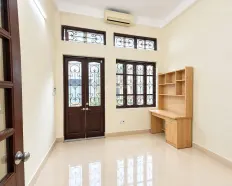 Đông sinh viên! Cho thuê nhà phố Trần Quốc Hoàn, 48m, 6T, làm VP, dạy học kết hợp ở.