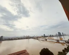 Cho thuê ngay căn hộ studio Sun Ponte trực diện sông Hàn view cầu Rồng và pháo hoa