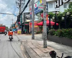Đất mặt tiền đường nhựa giá bằng giá trong hẻm