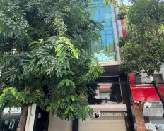 Cho thuê nguyên tòa hẻm 10m Đường Cộng Hòa. DT: 6,5x20m. 1 hầm, lửng, 4 lầu. Thang máy