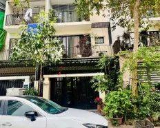 Cho thuê nhà Đỗ Quang, vừa ở vừa làm VP, tại Đỗ Quang, nhà sàn gỗ, DT: 65m2 x 5T. Đường 2 ô tô.