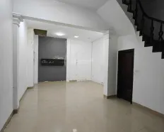 Cho thuê nhà phân lô 55 m2 x 5 tầng, ngõ ô tô, phố Trần Quốc Hoàn, 16 tr/th.