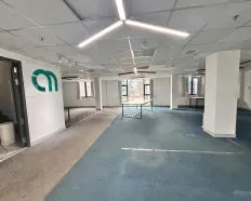 Cần cho thuê sàn văn phòng 160m2 hoàn thiện có sẵn fitout, giá tốt trung tâm Quận 3