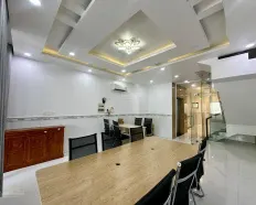 Tầng trệt 5x22m (~60m2) ngăn sẵn 2 phòng ở Vạn Phúc, sẵn nội thất, có máy lạnh hầm xe. Giá 12,5 tr