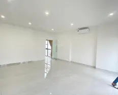 Cho thuê nhà 200m2 làm văn phòng giá 47 triệu ở Vinhomes Grand Park