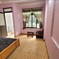 Phòng có WC khép kín rộng thoáng Lĩnh Nam, thang máy, nóng lạnh, điều hòa