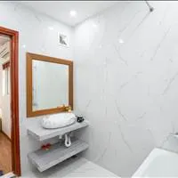 Căn hộ dịch vụ phố Đào Tấn cho thuê căn 1 ngủ 65m². Giá thuê căn hộ 15.5tr/tháng.