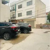 Nhà 3,5 tầng sân cổng riêng, ô tô cách nhà 10m. Di chuyển 5’ ra Aeon Mall