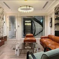 Nhà đẹp view hồ phố Hồng Tiến, DT 60 m2, 7 tầng, 2 mặt tiền, KD