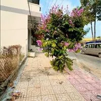 Cần bán nhanh nền đất 2 mặt tiền đường Phạm Văn Đồng