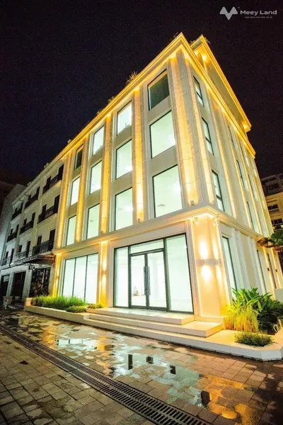Bán nhà phố Nguyễn Tuân, Thanh Xuân, lô góc 3 mặt tiền