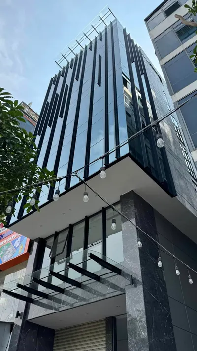 Nhà phố Trần Vỹ, Cầu Giấy, tòa nhà lô góc 1 mặt phố 1 mặt ngõ, 8 tầng thang máy mới tinh