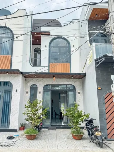 Siêu phẩm nhà trệt lầu mới đẹp vừa cập bến, tọa lạc ngay khu dân cư sầm uất đối diện Bệnh viện Nhi Đồng Cần Thơ