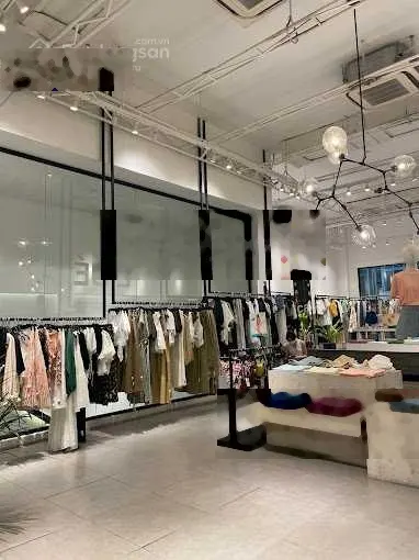 Cho thuê nhà mặt tiền đường Nguyễn Trãi, Phường Bến Thành, Quận 1. DT: 8x30m, 1 trệt. DTSD: 240m2
