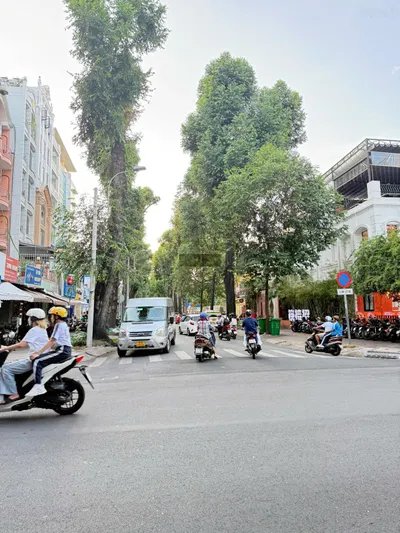 Cho thuê mặt bằng góc 2 MT đường Võ Văn Tần, Quận 3 thích hợp kinh doanh nhà hàng, cà phê, showroom